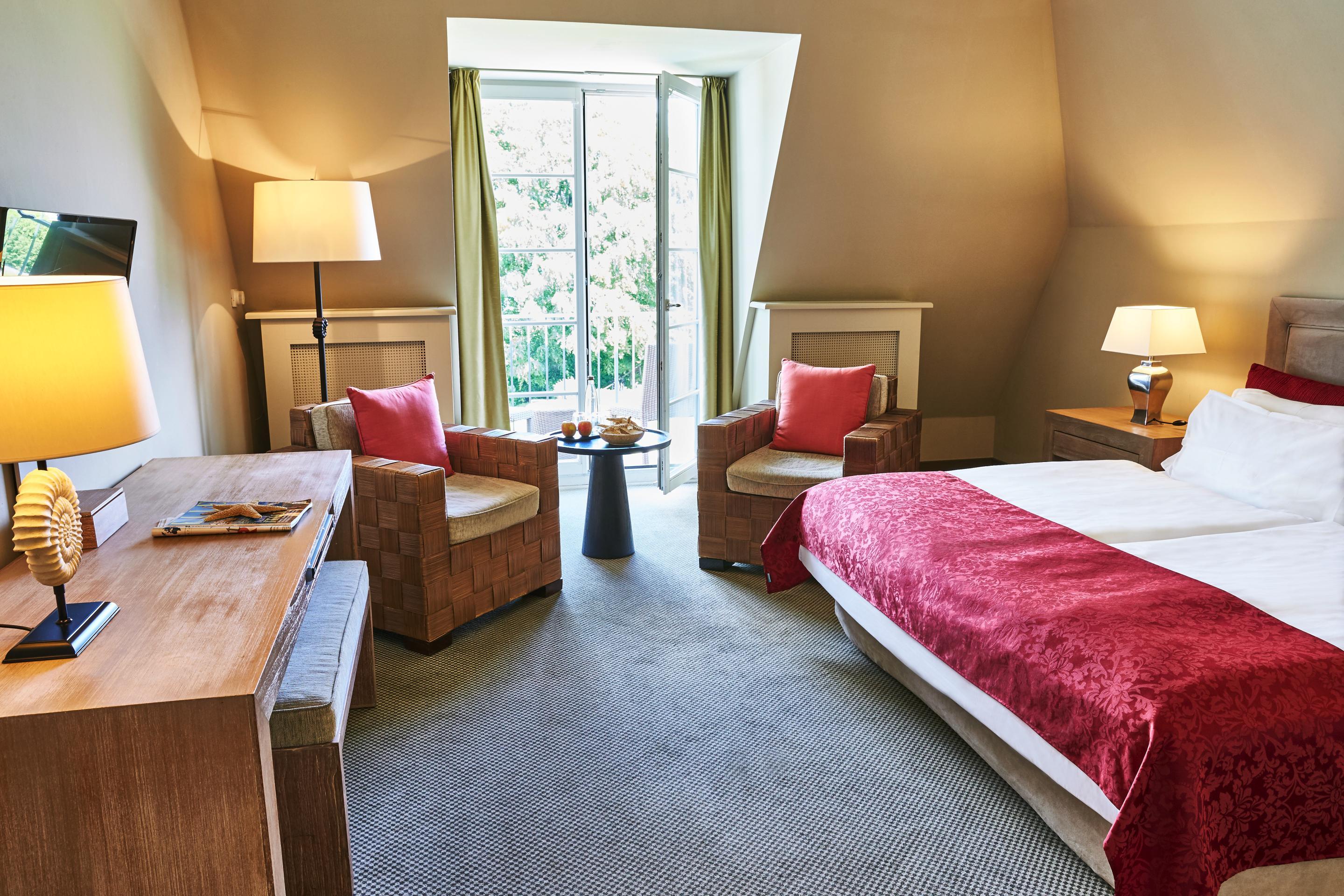 Strandhotel Zingst Dış mekan fotoğraf A room at the Hotel de la Poste