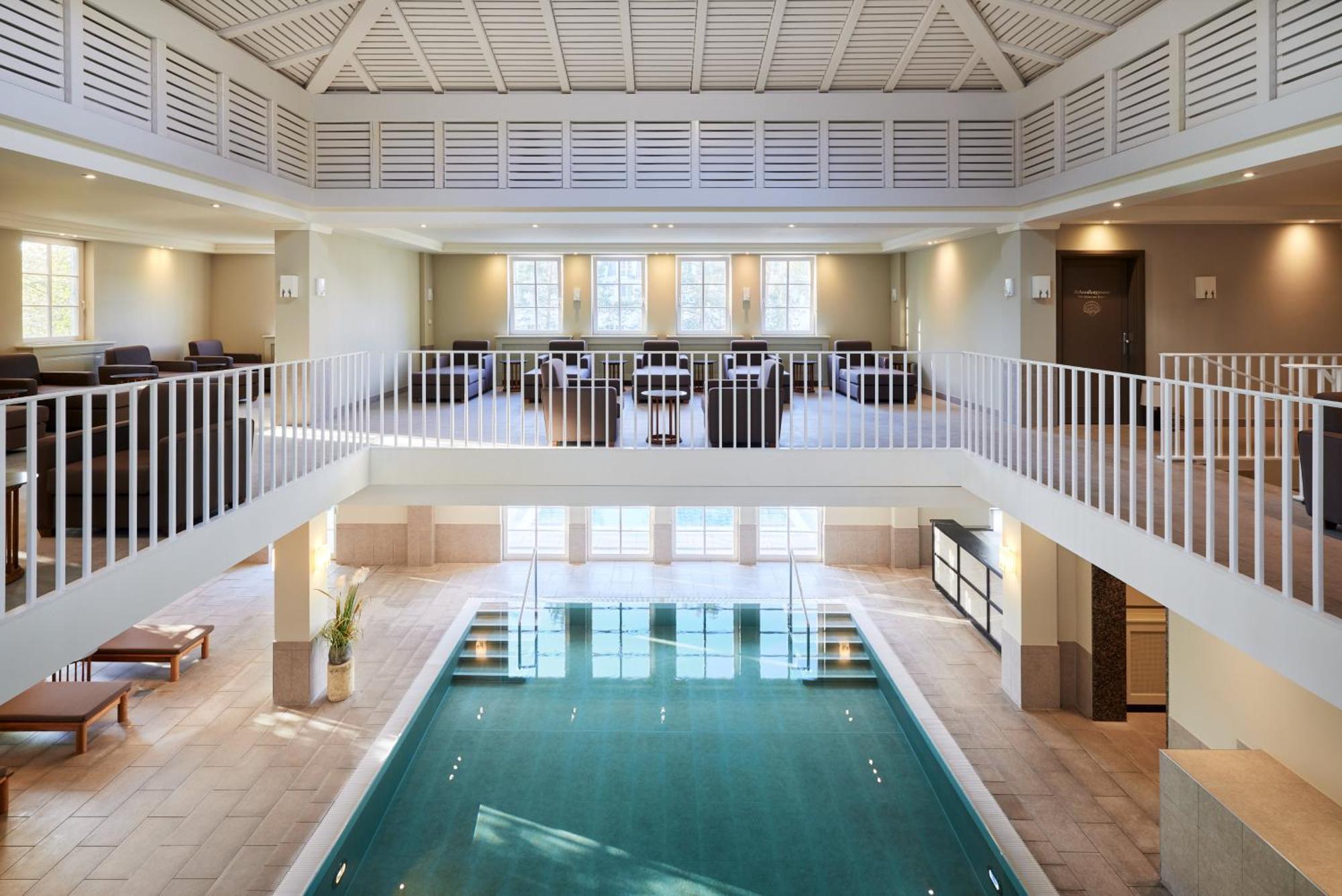 Strandhotel Zingst Dış mekan fotoğraf The swimming pool at the hotel