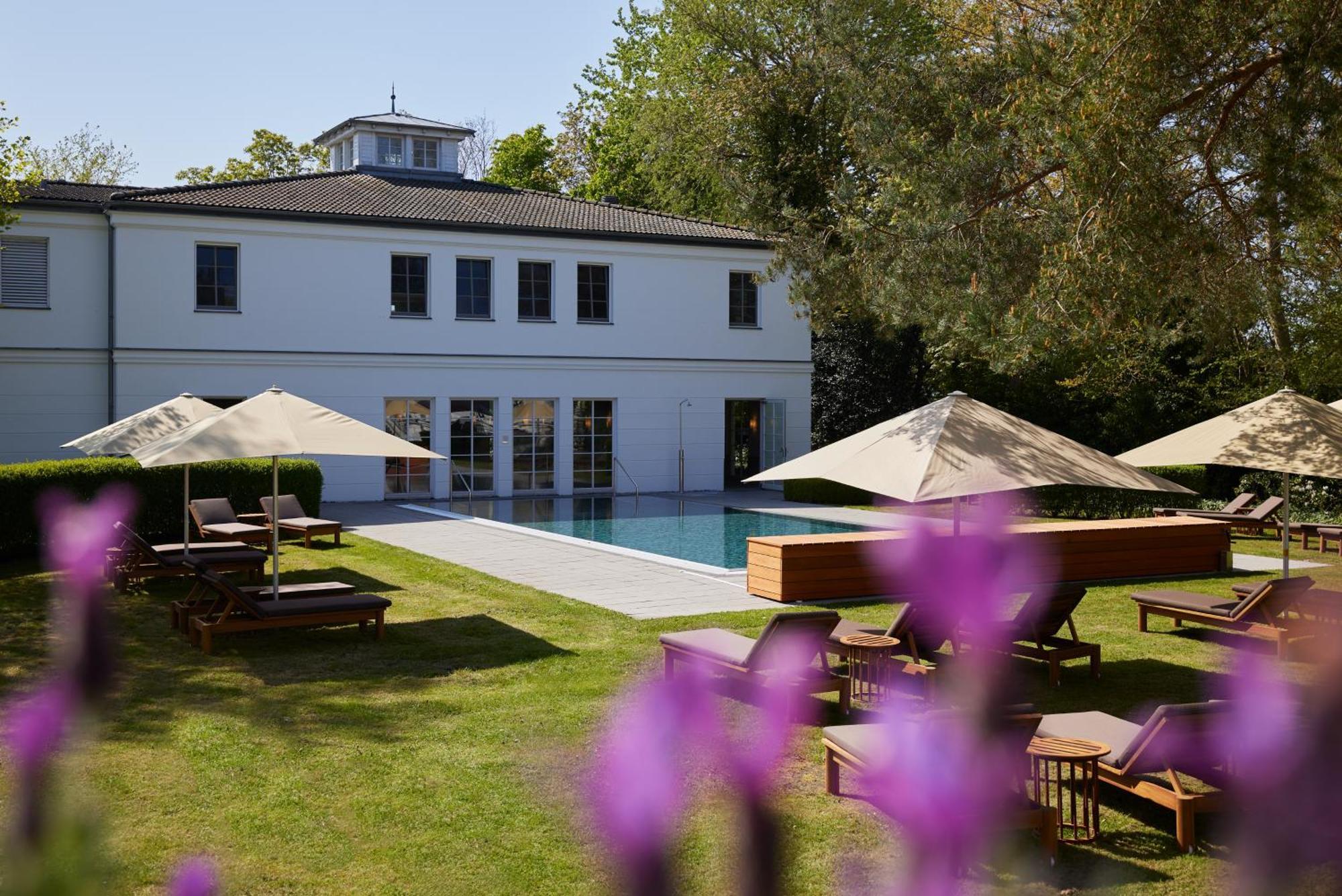 Strandhotel Zingst Dış mekan fotoğraf The Manor at The Grove