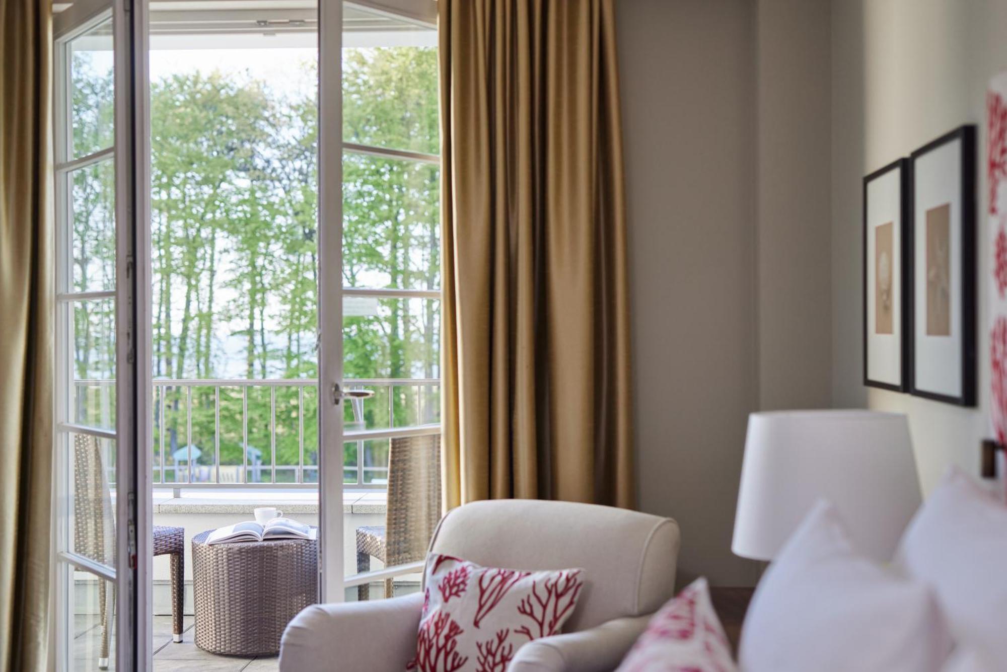 Strandhotel Zingst Dış mekan fotoğraf A curtain